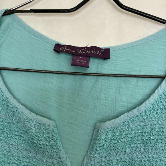 5/$25 Gloria Vanderbilt top medium - Picture 4 of 4